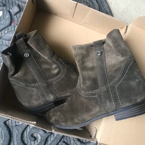 Genuine suede Frye & Co boots